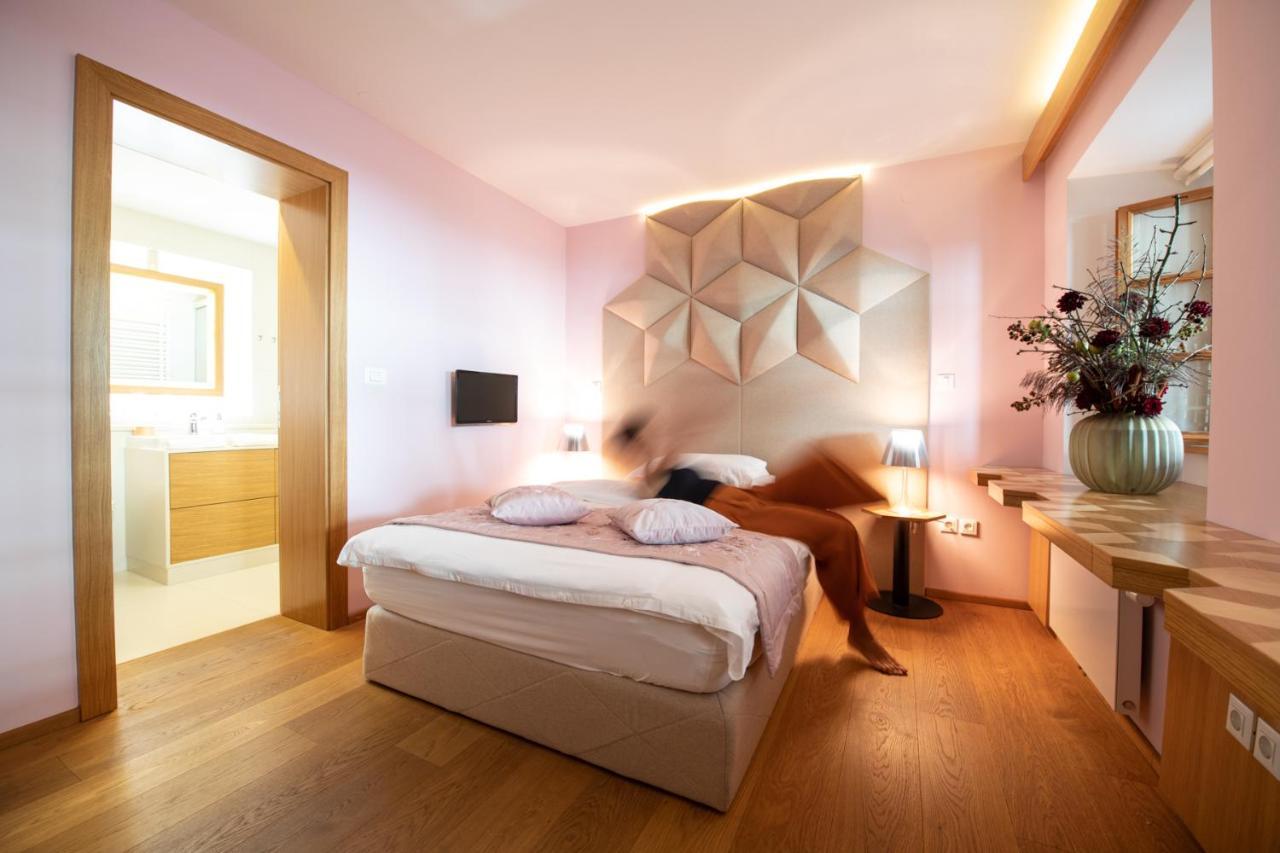 Skrabceva Domacija Hotel Ribnica Kültér fotó